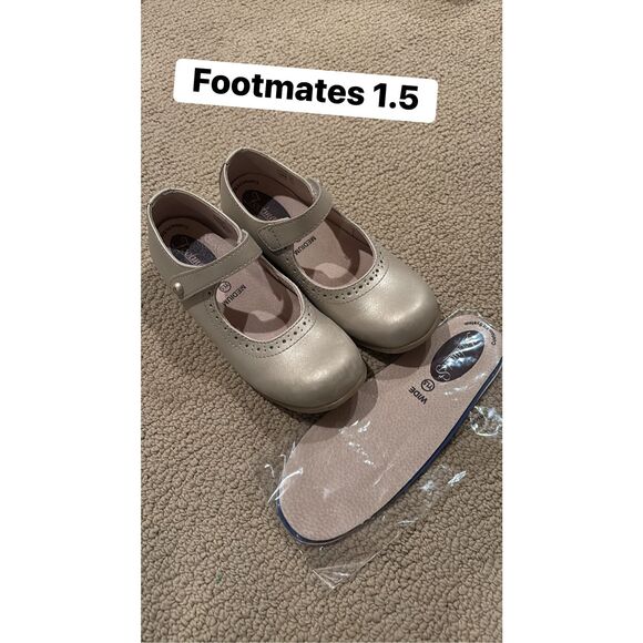 Footmates Emma Mary Jane’s soft gold 1.5y - Picture 1 of 9